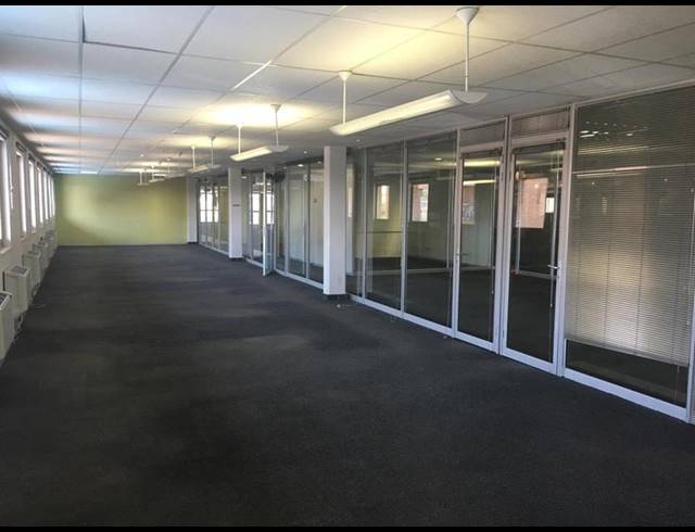 BUSINESS PROPERTY TO RENT IN KOSMOSDAL